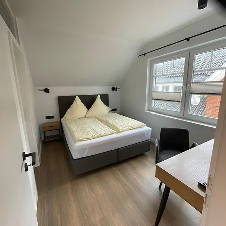 Bed & Breakfast Haus Breslau 4*